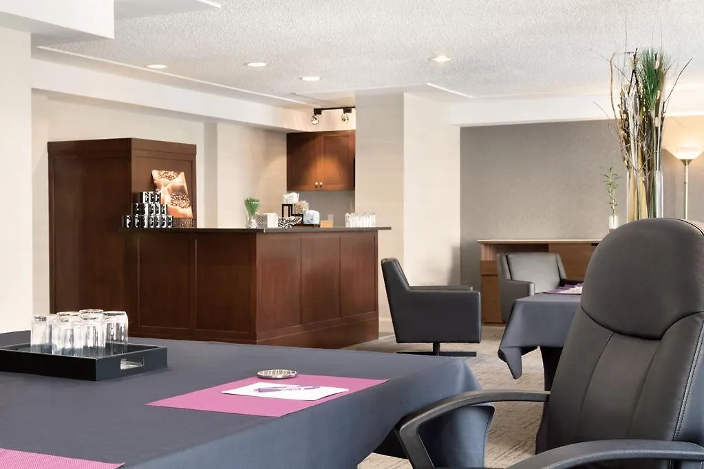 Coast Edmonton Plaza Hotel By Apa
