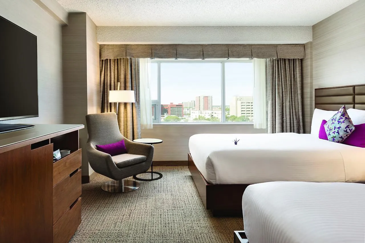 Coast Edmonton Plaza Hotel By Apa 4*,