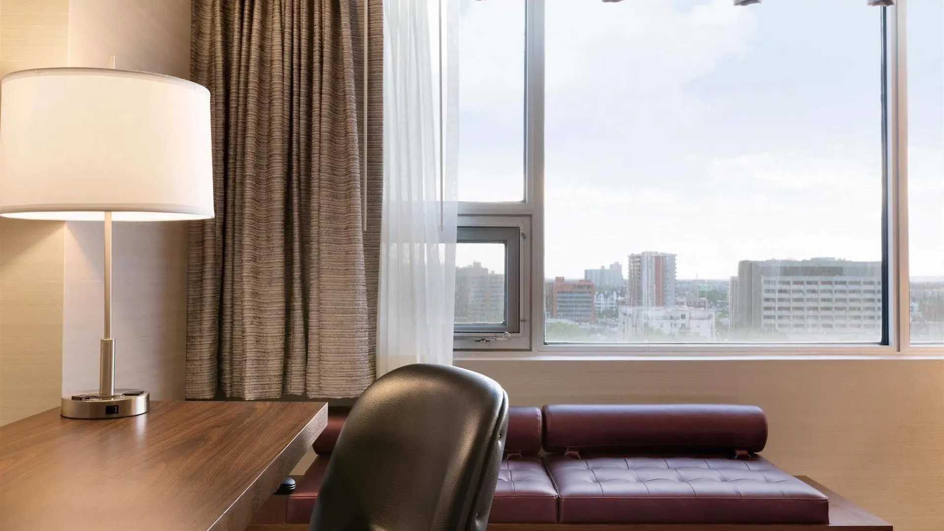 Coast Edmonton Plaza Hotel By Apa