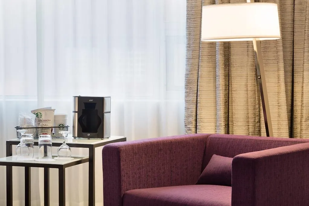 Coast Edmonton Plaza Hotel by APA