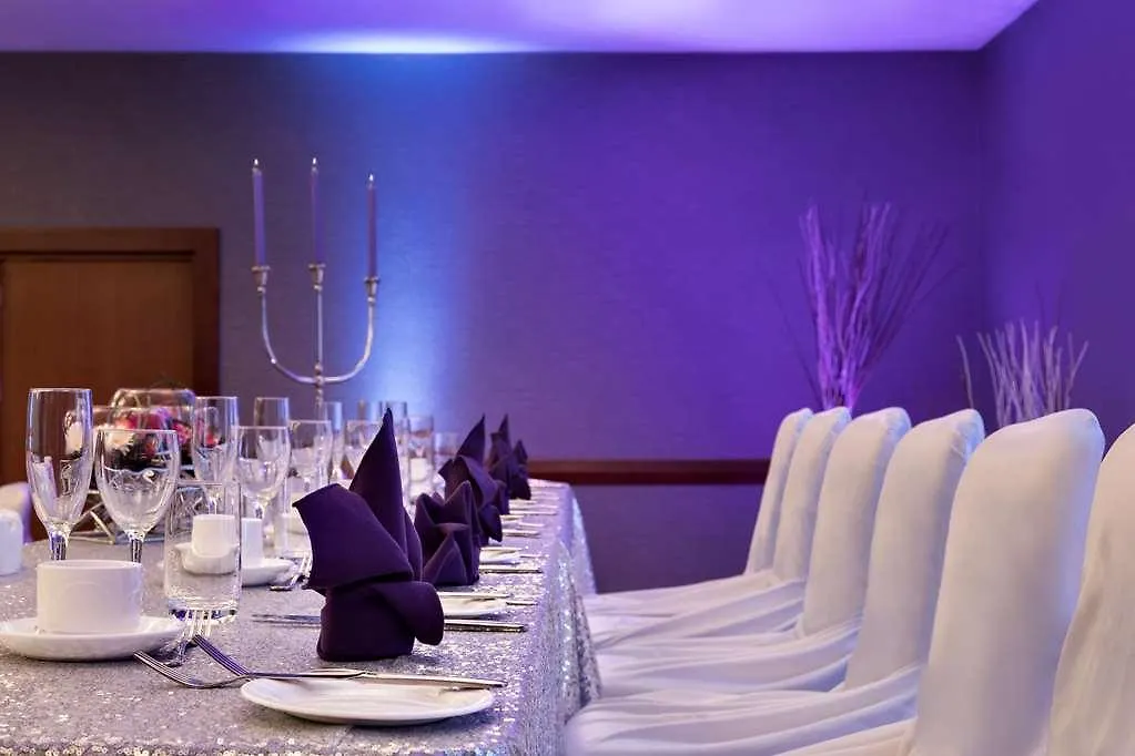 Coast Edmonton Plaza Hotel by APA