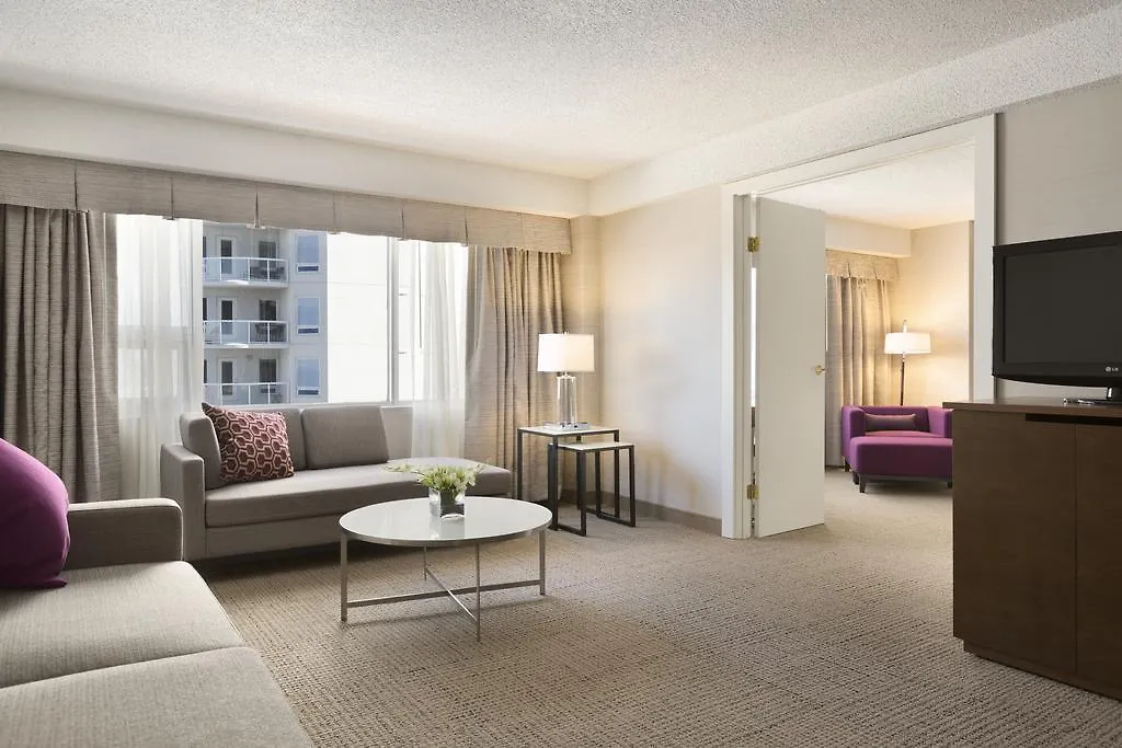 Coast Edmonton Plaza Hotel by APA
