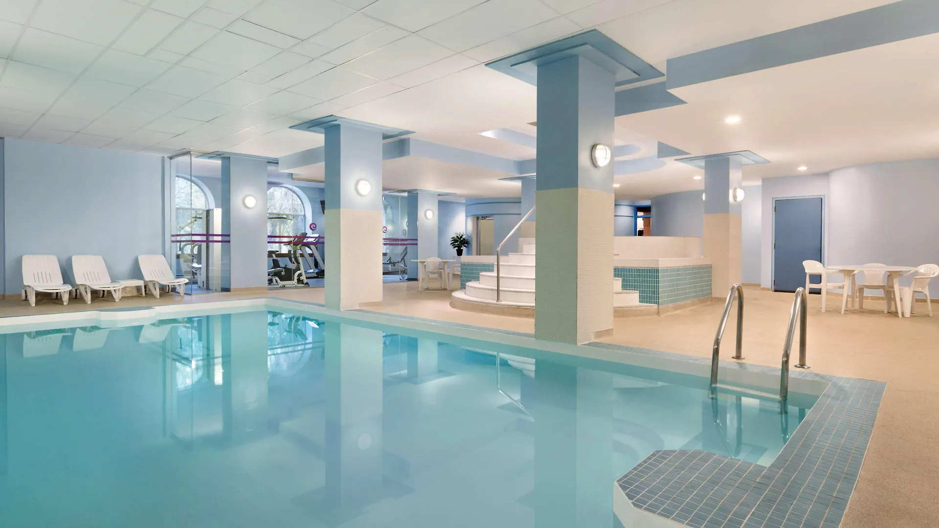 Coast Edmonton Plaza Hotel by APA 4*,  Canadá