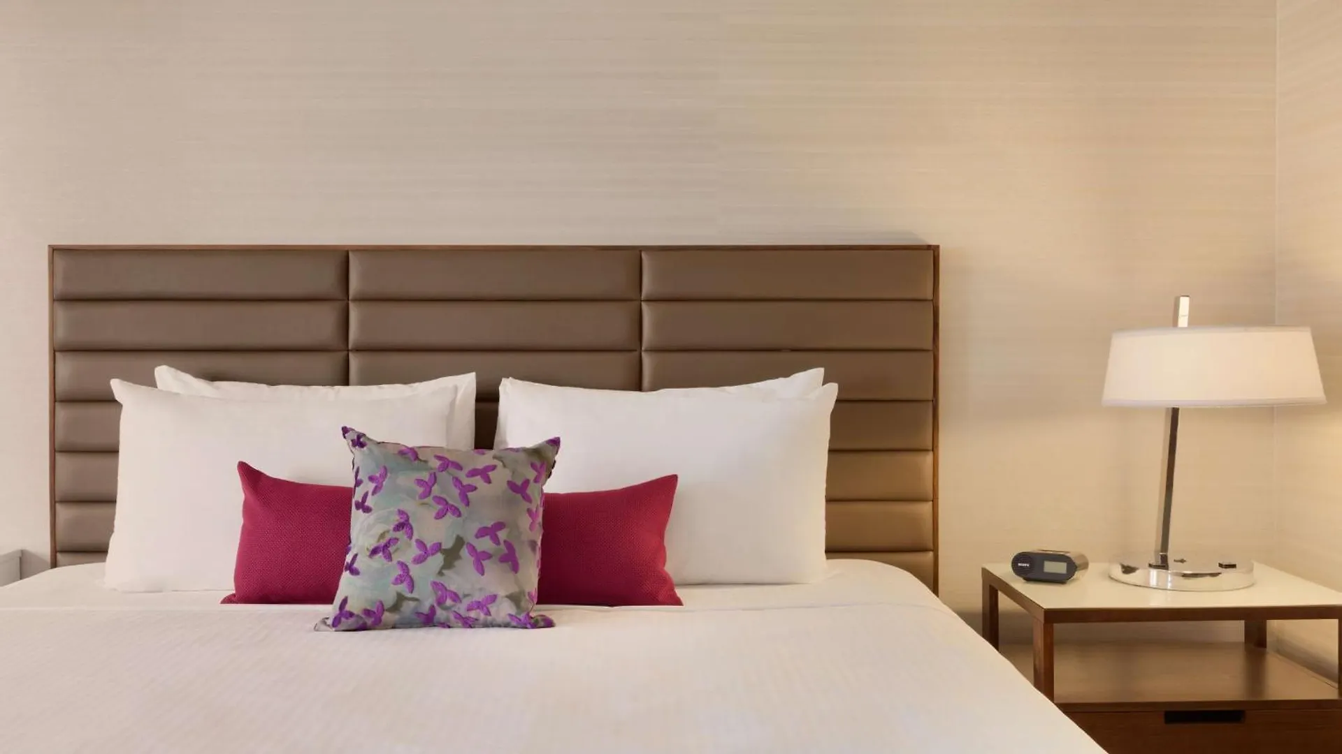 Coast Edmonton Plaza Hotel by APA Canadá