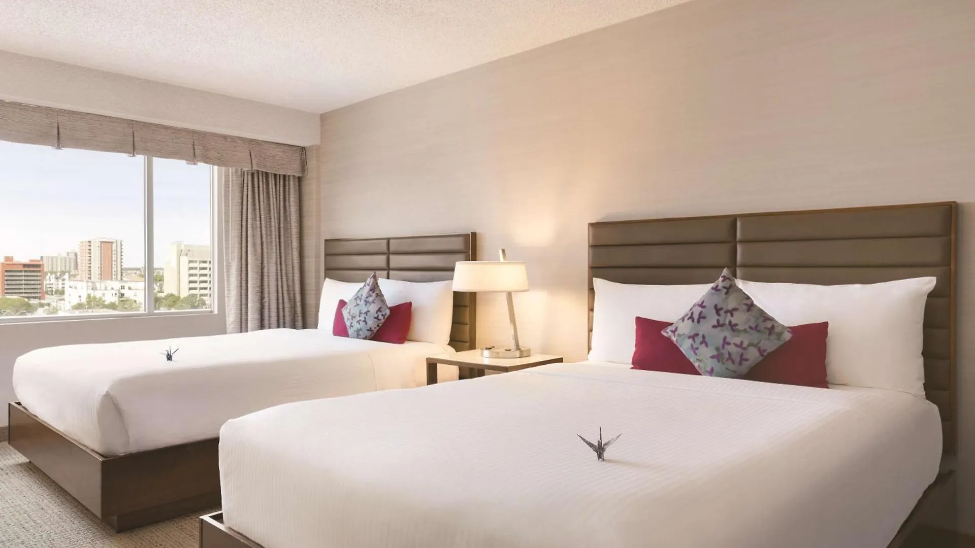 Coast Edmonton Plaza Hotel by APA 4*,