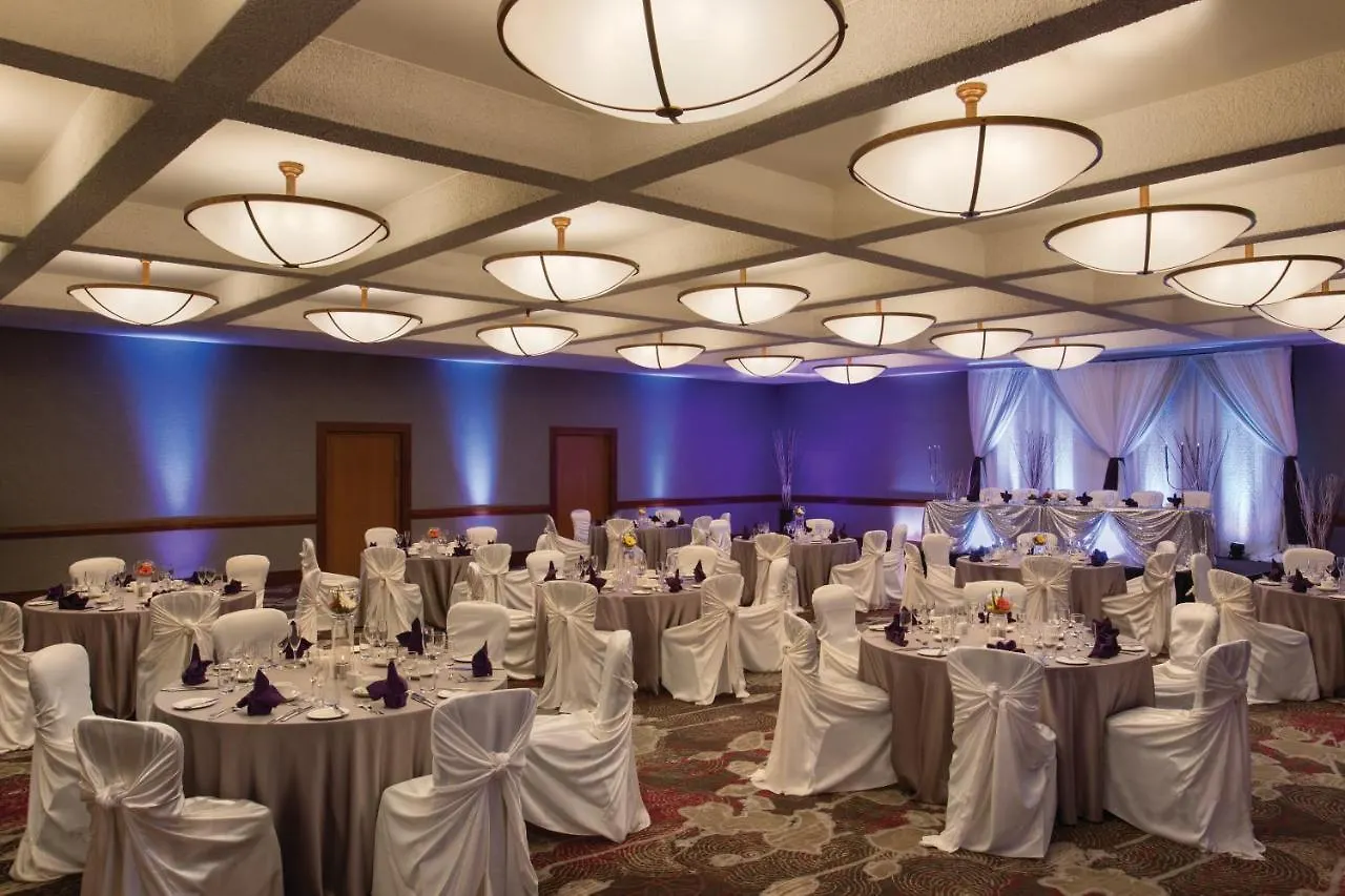 Coast Edmonton Plaza Hotel by APA Canadá