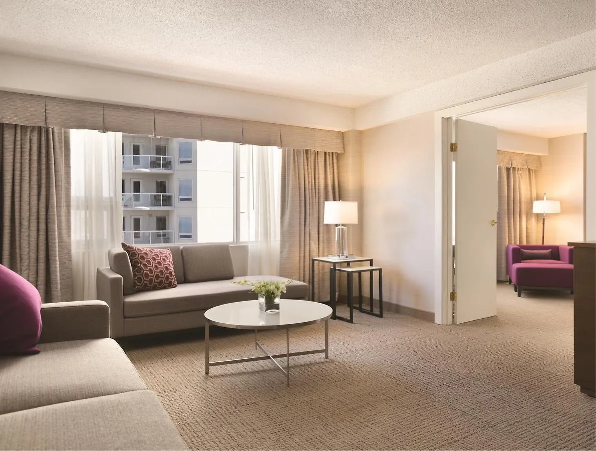 Coast Edmonton Plaza Hotel by APA