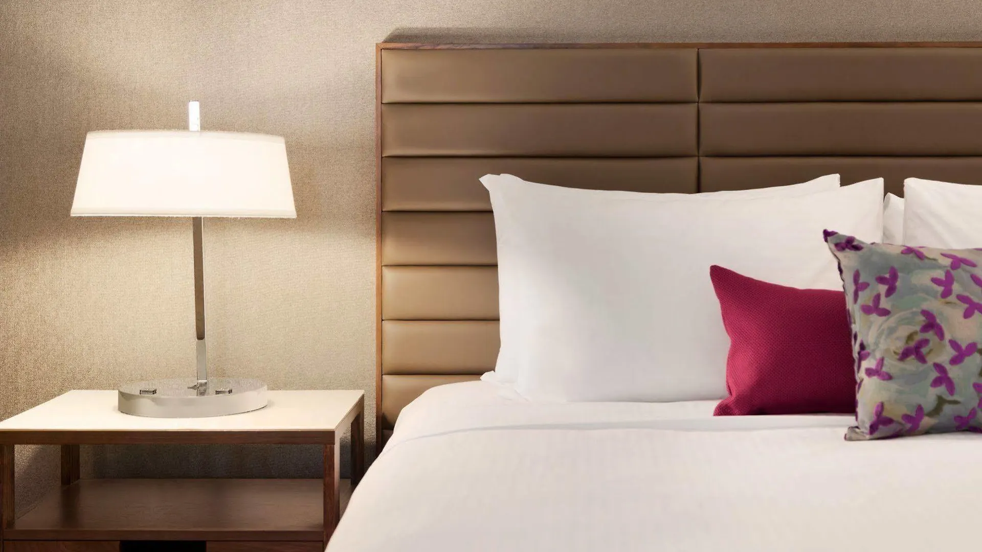 Coast Edmonton Plaza Hotel by APA