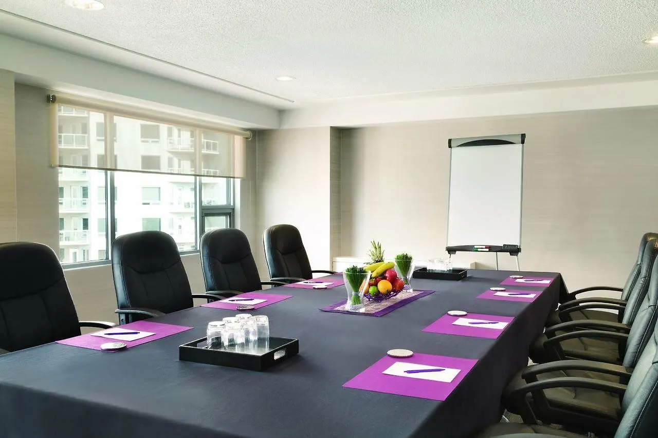 Coast Edmonton Plaza Hotel by APA