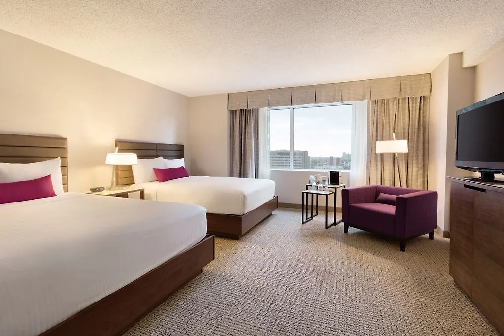 Coast Edmonton Plaza Hotel By Apa 4*,
