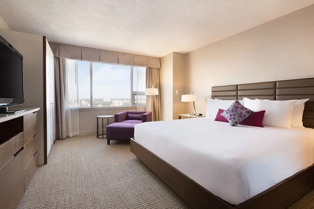 Coast Edmonton Plaza Hotel By Apa