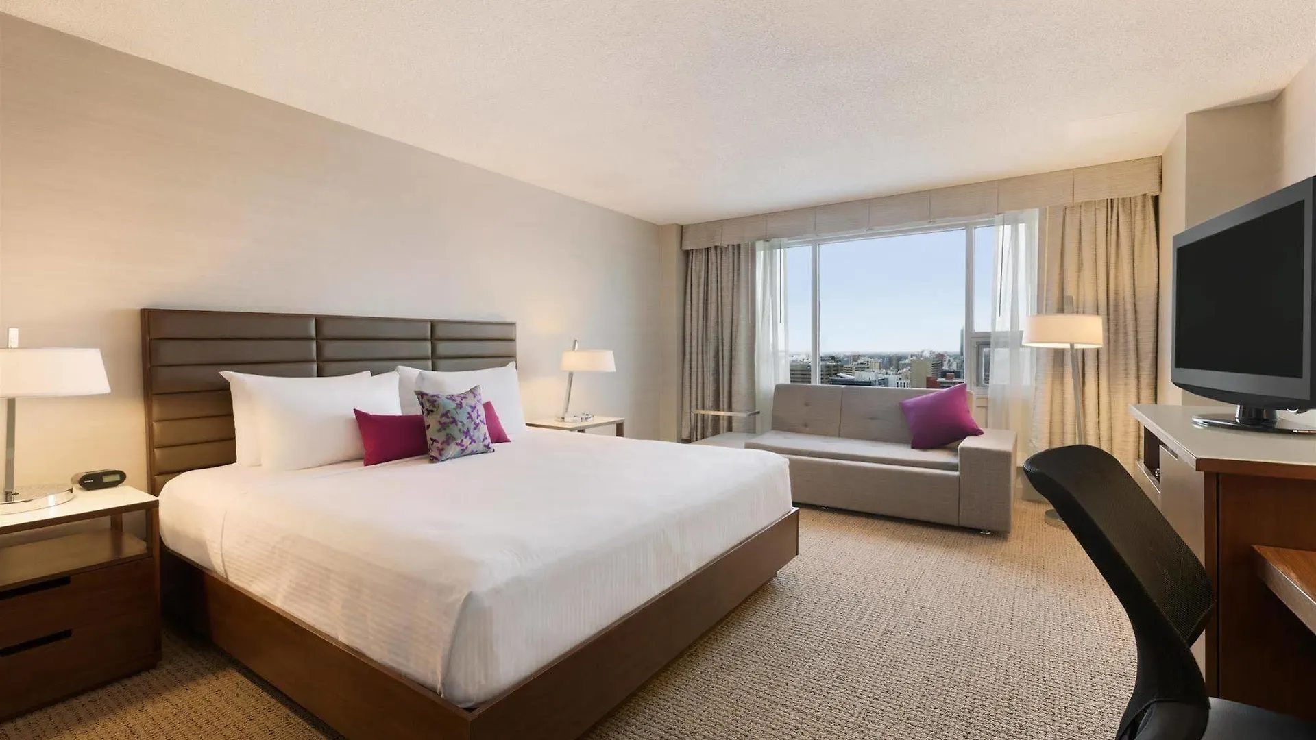 Coast Edmonton Plaza Hotel By Apa