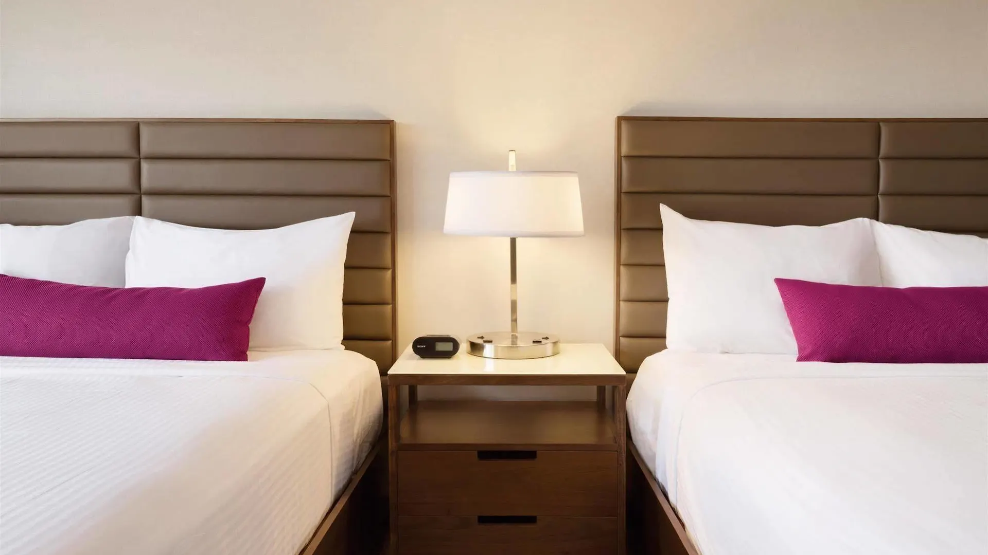 ****  Coast Edmonton Plaza Hotel By Apa Canada