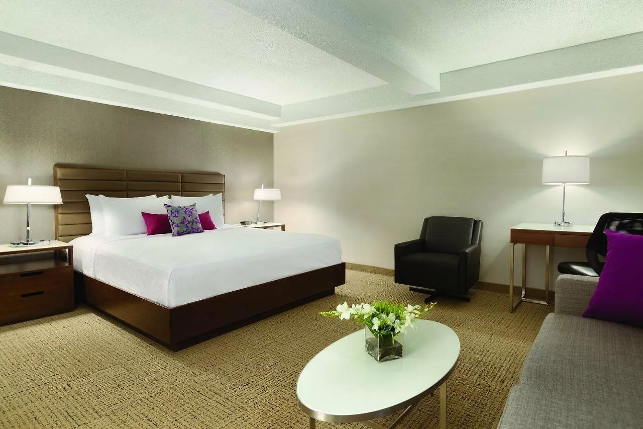 Coast Edmonton Plaza Hotel By Apa 4*,  Canada